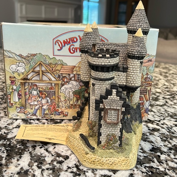 David Winter Cottages Macbeth’s Castle - Picture 1 of 5